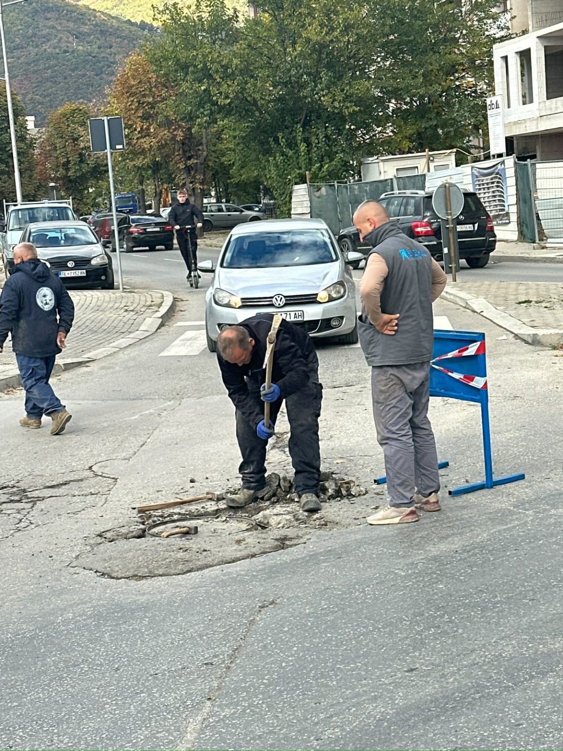 Екипи на ЈКП „ШАР“ при санација на шахта
